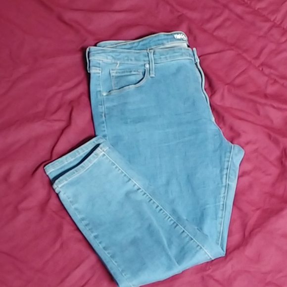 2/$30π· Mossimo mid-rise skinny jeans